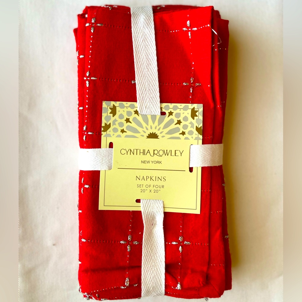 NWT  CYNTHIA ROWLEY  NAPKINS   Set of Four   Red with Silver Threading
